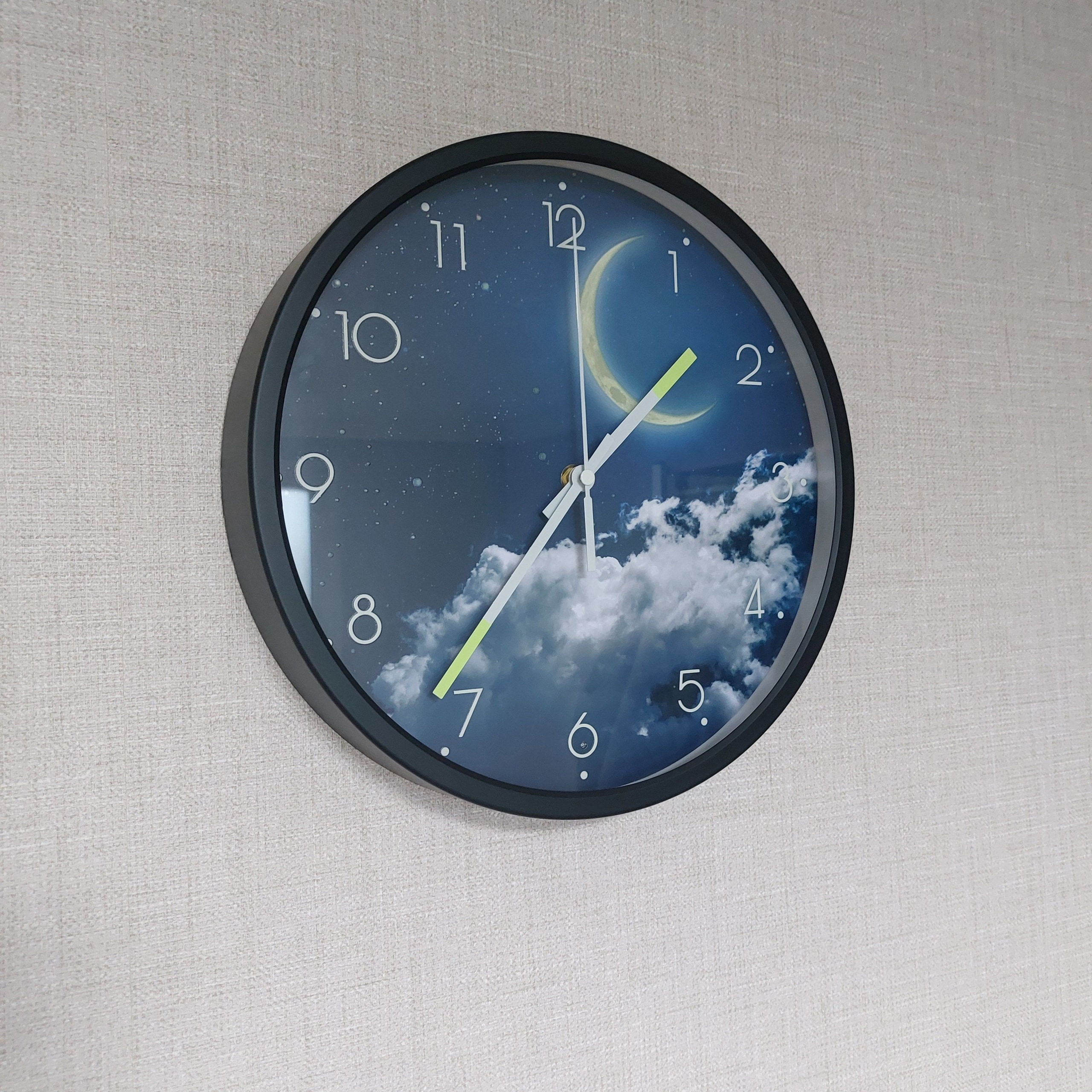 Glow-in-the-Dark Sound-Activated Wall Clock user photo