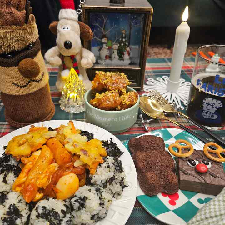 #ホームパーティー 

#クリスマススイーブ 
私が一番好きな＃配達食品 
注文して＃ホームパーティーをしましたㅎㅎ

好きな人と一緒に
今回のクリスマス幸せですね♡

みんなクリスマス楽しく過ごしてください♡♡
私は今日映画を見に行きます〜
お兄さん〜クリスマス当日はお集まりですか？




#メイド
#ヒーリング
＃今日のワンシーン
#今日のカット 
#クリスマス 
#クリスマスデコ 
#クリスマス 
#おもちゃ
#教村
#お届け
#クリスマス
#楽しい日




