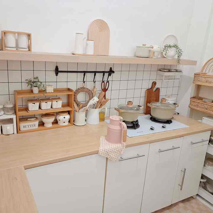✨️Dapur Portable✨️

Keuntungan kabinet dapur portable :
✅️ Bisa disusun sesuai keinginan dan kebutuhan
✅️ Bisa dipindah ke ruangan lain atau jika pindah rumah
✅️ Bisa dirakit sendiri sesuai petunjuk
✅️ Awet, jika dirawat dengan baik dan benar
✅️ Estetik

#InspirasiDapur #DapurMungil #KabinetDapur #Termos #Panci #wadahbawang #wadahminyak #ulekan #lapdapur #relgantung #tanamanartificial #kitchen