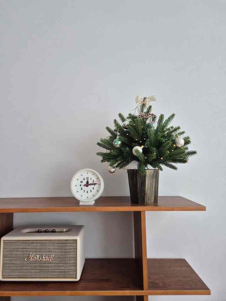 #거실 
#tvなしリビングルーム 
#ミニマルインテリア 
#レムノース 
#lemnos

テレビのないリビングルームの壁に
低いリビングルームを置く
いろいろなオブジェを置くのが大好き

今回レムノース時計より
久しぶりに時計らしい時計デザインが見つかりました。
とても好きです。
さらに、無騒音時計ということ_
