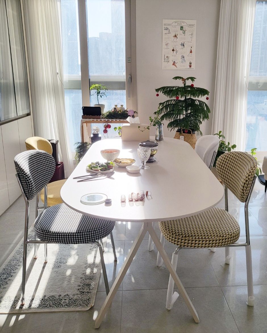 Double-Sided Ceramic Oval Dining Table user photo