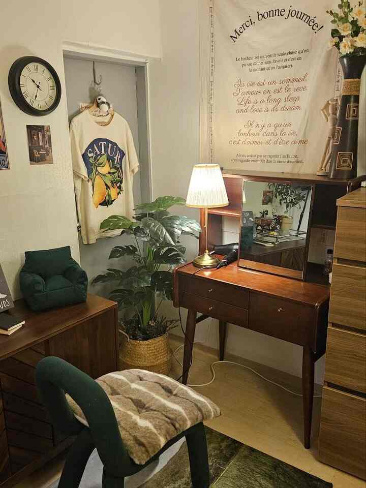 ... 🌿
居心地の良いヴィンテージ避難所
私が滞在しているツルームヴィラをご紹介します。
2025年明けましておめでとうございます :)

#自宅で一番忙しい
#vintagehome
#vintageinterior
#vintagehomedecor
#retrointerior
#ホームスタイリング
#ホームインテリア
#家
#ビンテージインテリア
#wadeview
#自撮り