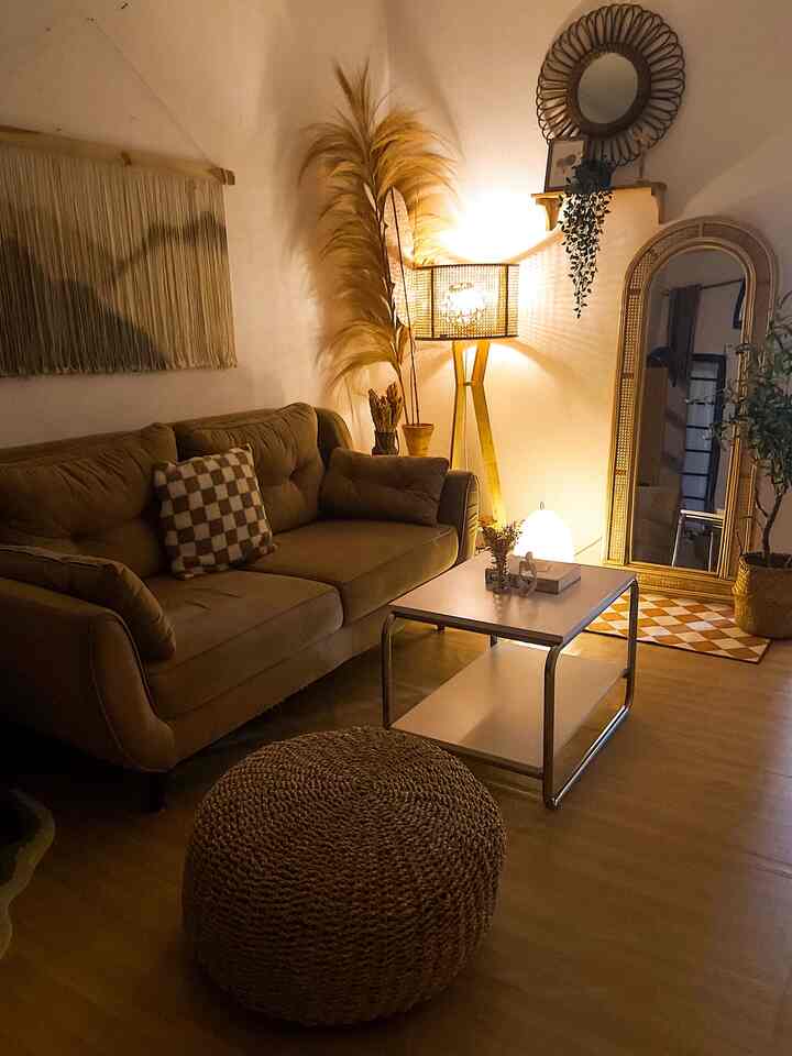 Area ruang tamu di malam hari 🌜🌜
Dari pintu masuk langsung ketemu ruangan ini. Ruangan ini memang tujuannya untuk khusus menerima tamu saja. Ruangan minim berantakan karena emng jarang digunakan untuk beraktifitas namun kami buat senyaman mungkin.
Untuk penerangan malam hari, kami menggunakan tambahan mood lamp agar suasana ruangan lebih cozy.

#livingroom #ruangtamu #livingroommakeover #mejatamu #cermindinding #sarungbantal #poufeceng #mejaruangtamu