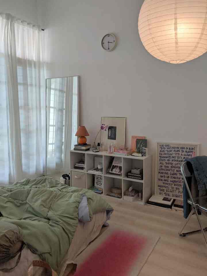 Sore-sore di kamar tidur🛌🏻 Kangen banget sore-sore rebahan di kamarku setelah ninggalin beberapa hari buat vacation
#eclecticbedroom #bedroomdecor #bedroomlighting #bedsheet #art #eclecticminimalist #eclecticdecor