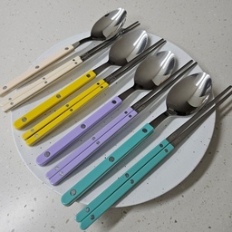 자주 사용하는 수저세트&커트러리🍴
결혼하기전에 혼자 살아본적이 없어서🤭
신혼살림준비하면서 구입했던 커트러리 중
가장 자주 사용하는 제품들이예요
🏷시에르수저 세트
   비비드한 색감으로 식탁위에 놓으면 기분도 좋아져요
🏷장듀보 라귀올 커트러리 양식 디너 세트
   고급지고 세련된 디자인과 쨍한 컬러로 포인트하기도
   좋고 절삭력 최고예요👍
🏷오덴세 레고트 디저트 세트
   둥글둥글 너무 귀엽죠🩷
🏷오덴세 테누토 양식기 세트
    깔끔하고 편해서 라귀올보다 더 자주 쓰는중이예요
#커트러리 #수저세트 #주방용품 #시에르파르베 
#시에르 #라귀올 #오덴세커트러리 
