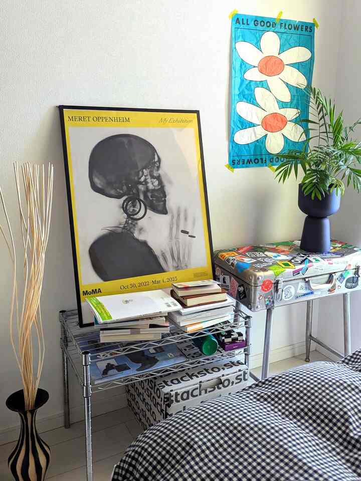 Warna itu penting💛💚🩵
#Poster #アート #MUJI #無印良品 #テーブルヤシ #観葉植物 #植物 #植物インテリア #ニトリ #花瓶 #花瓶インテリア