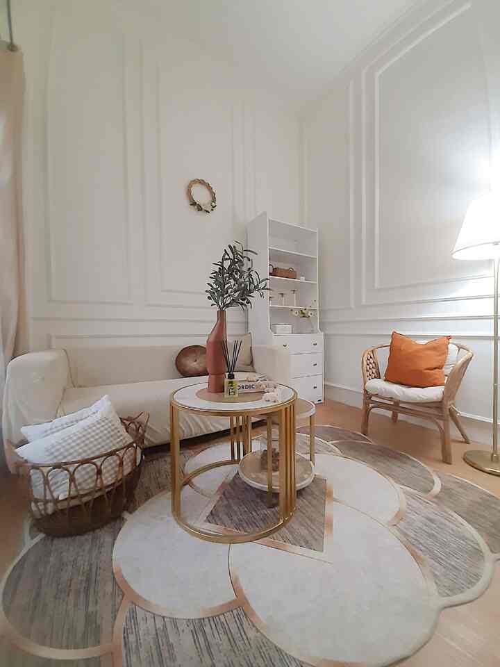 ✨️Ruangan Favorit✨️

Salah saturuangan favoritku dirumah adalah ruangtamu. Karena rumah ini jarang ada tamu jd ruangan ini sering digunakan untuk ruang bersantai, baca buku, cari ide konten, sambil menunggu orang rumah pulang. Ruangan yang selalu rapi dibanding ruangan lain, jadi selalu nyaman berada di ruangan ini.

#Sofa #sarungbantalsofa #lampuruangtamu #rakbuku #kursiruangtamu #vasbunga #karpetruangtamu 
#MomenDiRumah #InspirasiDekorasi #RuanganFavorit