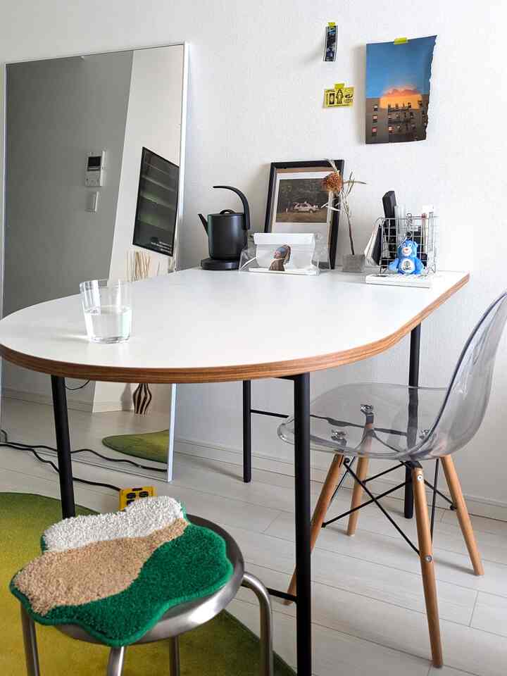 テーブルの位置を少し変えてみた🕺✨
#ダイニング #ダイニングインテリア #ダイニングスペース #ダイニングテーブル #チェア #椅子 #スツール #スツールチェア #グラス #ミラー #鏡 