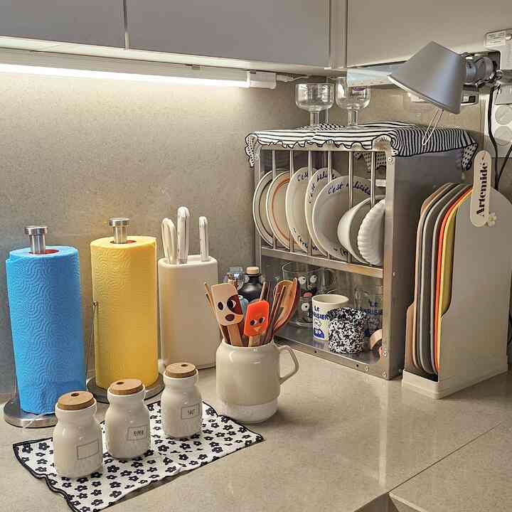 #살림살이 3 #콘수프기록

I've been using the Takgaon seasoning container and spoon container for 5 years already

The design is pretty and I don't get tired of it even after using it for a long time, so I'm satisfied with the product
Yesterday, my youngest daughter broke one of the seasoning containers 😅
There are 3 of them. They're selling it like 1+1 now

I bought it 5 years ago and I'm still using it
I recommend the seasoning container and spoon container 😊😊

#Kitchenware #주방소품 #탁가온양념통 #탁가온수저통
#Kitchen Essentials #주방꾸미기 #주방인테리어 #30평대아파트