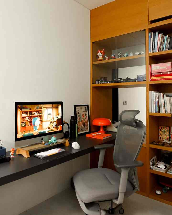 Home office vibes di akhir pekan, setengah kerja, setengah me time. Happy weekend, semua! 🫶
#CatTembok #Kursikerja #LampuMushroom #HomeOffice #WorkingSpace #Ruangkerja