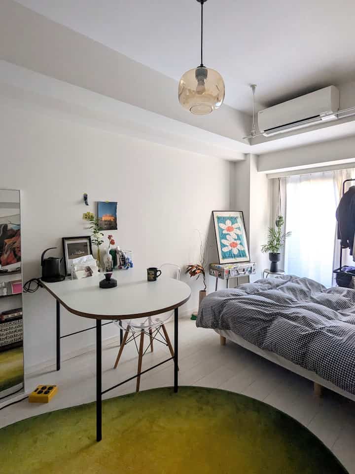 半円テーブルはデザイン性があってお気に入り😌🤍
#ダイニング #ダイニングインテリア #ダイニングスペース #ダイニングテーブル #ダイニングチェア #ラグ #ラグインテリア #ラグおすすめ #ベッド #ベッドインテリア #ベッドカバー #ニトリ #無印良品 #韓国インテリア #韓国風 #カラフル #カラフルなインテリア 