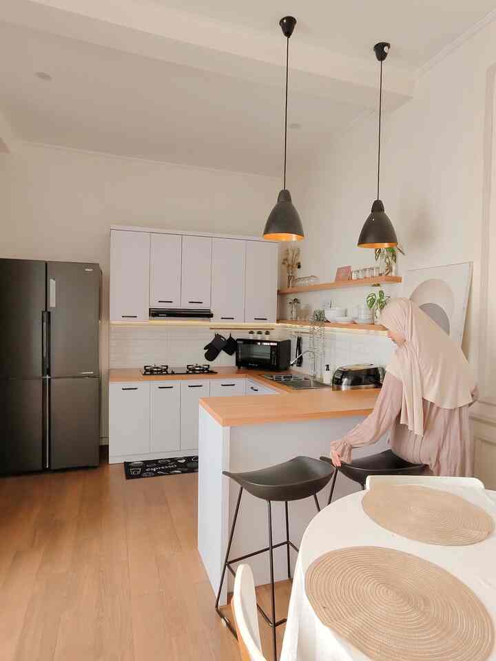 Spill Top 5 Best Buy versi Aku👇
Selalu happy beli barang baru buat rumah✨

1. Kursi Bar - Spot dapur jadi lebih chill karena ada kursi ini
2. Cabinet Storage - Rumah auto rapi, karena barang-barang perintilan (obat-obatan, aneka kunci, dll) punya rumah, selain itu desainnya elegant dan juga fungsional
3. Floating Cabinet - Ruang TV jadi terkesan luas karena desainnya yang mengapung gak makan tempat, cocok buat rumah mungil 
4. Meja Kursi Taman - Rumah auto chill vibes
5. Wall panel - Sentuhan wall panel motif kayu gini bikin suasana rumah jadi makin warm and homey 
Semua barang ini yang gak pernah nyesel aku membelinya, cobain deh! 

#Top5BestBuy #RekomendasiProduk #AmbassadorPick
#Minibar #KursiBar #KitchenSet #WallPanel #FloatingCabinet #MejaKursiTaman #MiniHouseTour #CeritaRumahku #InspirasiRumah
