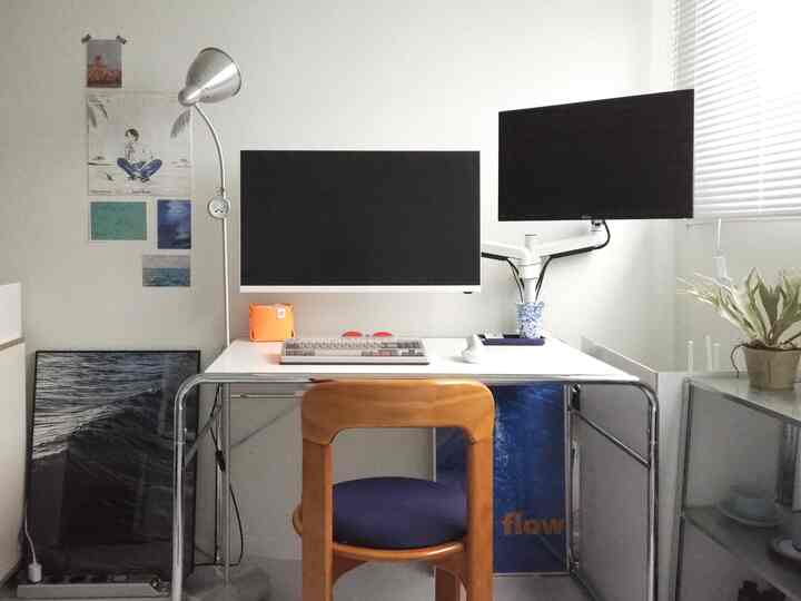The sea is full

#room decoration
#interior design
#interior accessories
#wooden chair