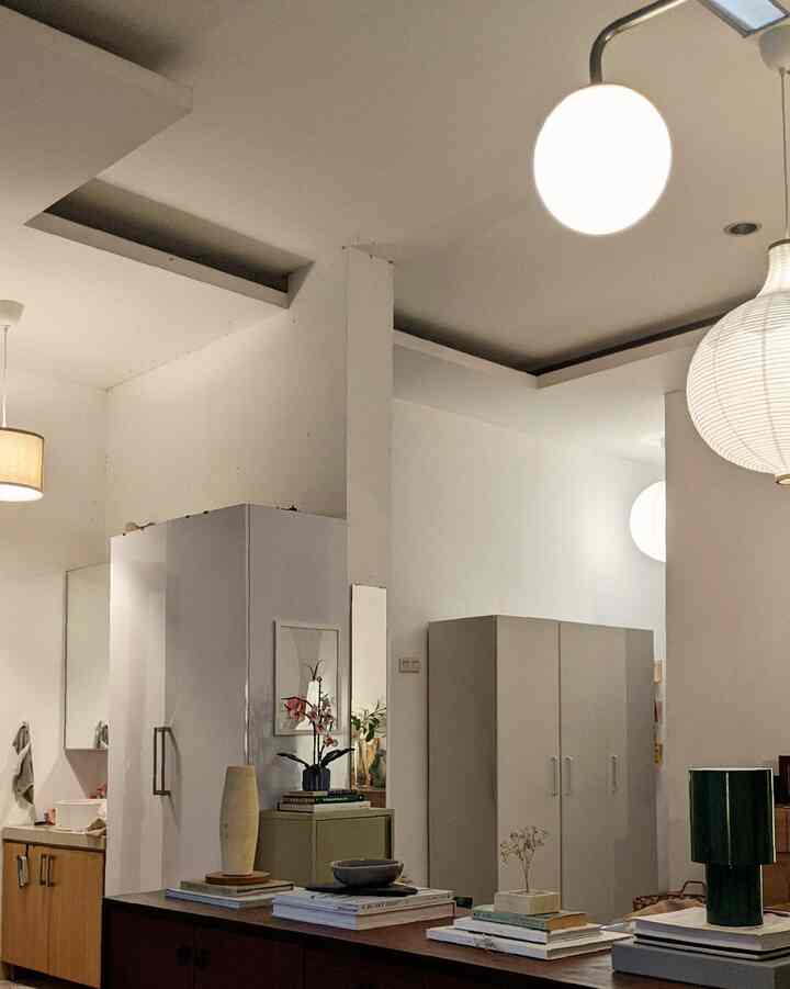 If you want to create a cozy room, the quickest hack is to use lighting. My favorite is pendant lamps and table lamps with warm colored bulbs that create a soup of light that makes the room very cozy✨
Here are the top 5 lighting & accessories that I think are affordable and really worth it
1.) IKEA Risbyn Lampshade
2.) Color Changing Paper Lantern (Cream)
3.) IKEA Ringsta Lampshade
4.) IKEA Ackja Table Lamp
5.) IKEA Spetsboj Table Lamp

#EclecticLivingRoom #LampShade #PaperLantern #TableLamp #Lighting #PendantLamp
#Top5BestBuy
#ProductRecommendations
#AmbassadorPick

