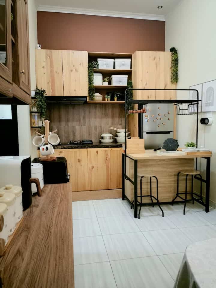 Hallo tetangga, kemarin aku happy banget karena aku baru saja membeli perlengkapan masak didapur ku, Aku membeli satu set panci dari stein, satu set pisau stein, food storage cover, tempat sendok, panci kukusan. Kebetulan yang aku belanjakan kemaren adalah yang paling ku butuhkan dalam waktu dekat ini, karena sebentar lagi Ramadhan jadi aku pasti akan lebih sibuk di dapur untuk memasak menu makanan sahur dan berbuka puasa, jadi pilihan berbelanja perlengkapan dapur atau peralatan masak adalah pilihan yang paling tepat buatku yaa🥰

#kitchensetminimalis #warnacatrumah #top5bestbuy #rekomendasiproduk #ambassadorpick