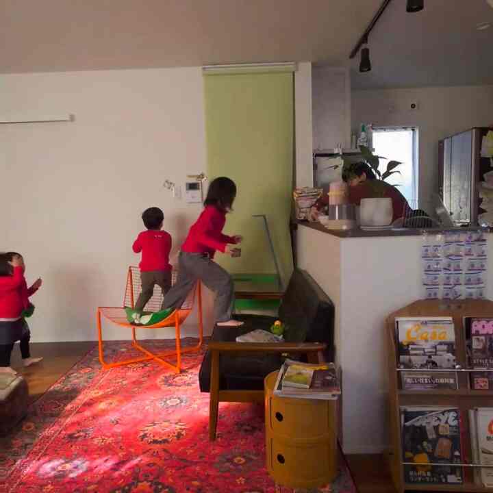 
ソファが悲鳴をあげてます。


#リビング　#カリモク　#スタンダートチェア
#観葉植物　#popeye #コンポニビリ