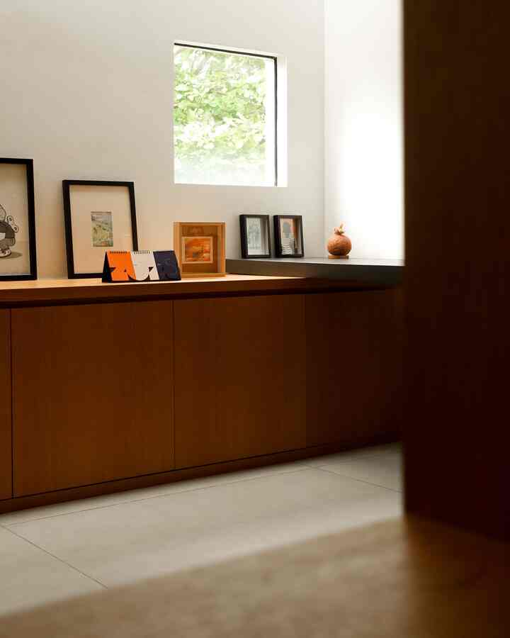 Top 5 Best Buy Versi Isset House 👋
1. Frame Minimalis buat isi artwork, biar tiap sudut rumah makin asik
2. Kokedama kaktus yang mudah dirawat tapi tetep estetik
3. Lampu Mushroom orange yang bikin rumah lebih berwarna
4. Kursi kerja ergonomis yg bikin kerja seharian tetep nyaman dan aman

#FrameMinimalis #Kokedama #GranitLantai #VeneerOak #Top5BestBuy #RekomendasiProduk #AmbassadorPick