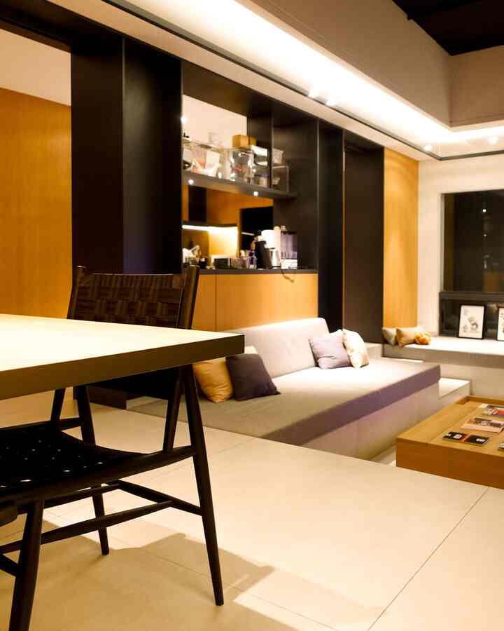 Definisi rumah ideal untuk kami adalah rumah yang nyaman dan diisi dengan barang-barang favorit kami. Jadi, setiap sudutnya terasa personal dan bikin betah! ✨🏡

#KursiMakan #GranitLantai #MiniHouseTour #CeritaRumahku #InspirasiRumah