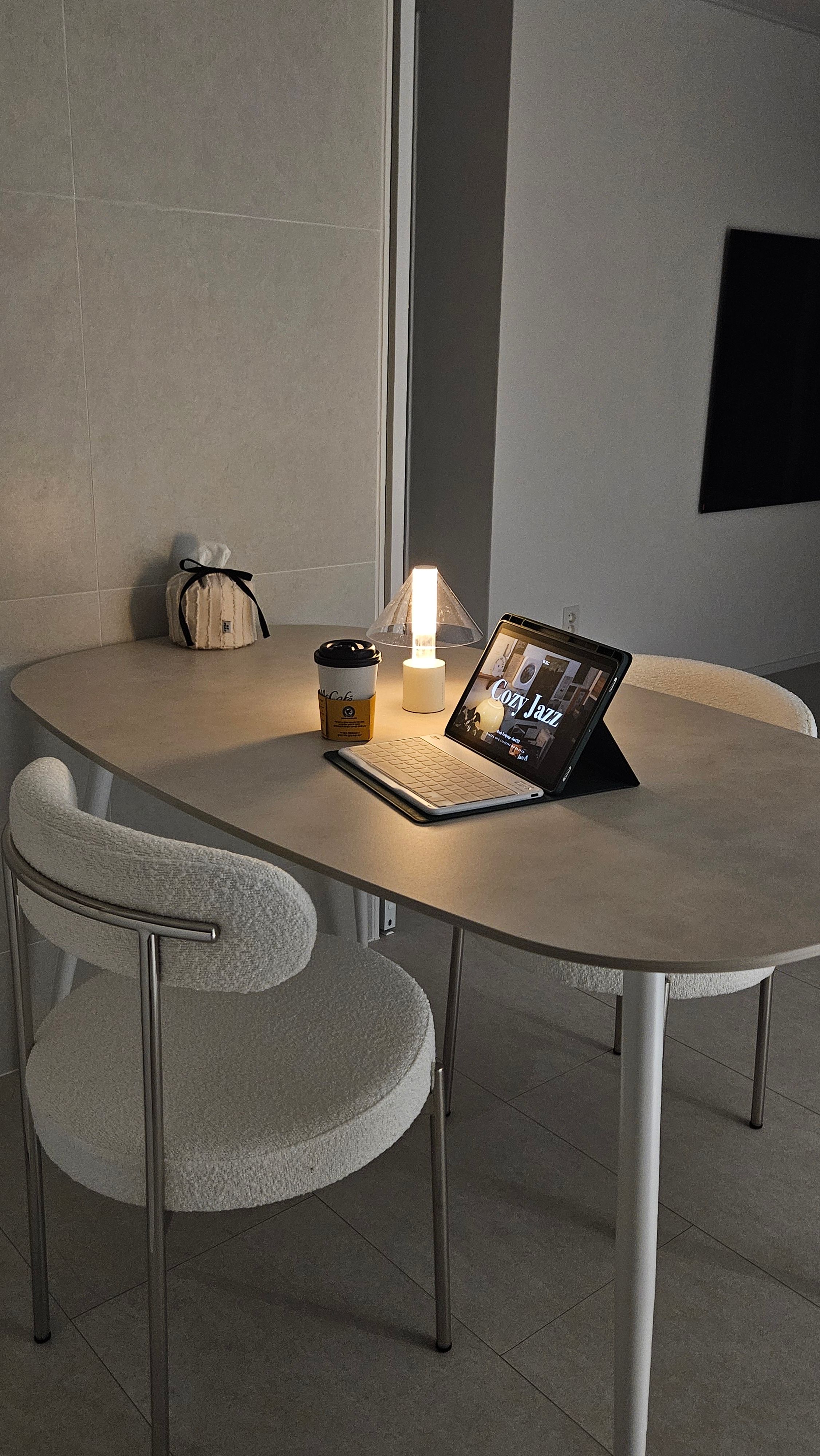 Oval Porcelain Ceramic Dining Table user photo