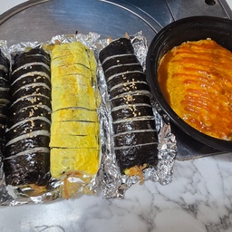 오늘 점심에는 김밥이랑 오므라이스 시켜먹었어요ㅎㅎ
남편이랑 애들이 잘 먹어서 뿌듯하더라구요!!
시킨거지만..ㅎㅎ
#맞팔환영 #점심 #점심메뉴 #김밥 #계란말이김밥 #오므라이스 #남편 #딸 
