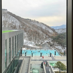 1박2일 제천 겨울여행 ➰️
낮에는 추워도 날은 맑더니 밤에는 눈이 펑펑 ⛄️❄️
눈구경 실컷하고 가겠당 ㅎㅎㅎㅎㅎㅎ
#나가놀아요 #제천 #여행기록 #겨울여행 #오늘장면한컷 
#나만알고싶은공간 #나들이 #여행지추천 #나만알고싶은곳 
#휴일일상 #국내여행 #리조트 #리솜포레스트
#여행모음집 #여행기록 #여행사진 #여행스타그램 
#눈오는날 #눈내리는날 #눈오는풍경 #눈내리는날 #눈멍 
#일상기록 #일상공유 #오늘의힐링 #오늘의기록 
#소통 #맞팔 #숙소추천 #숙소인테리어