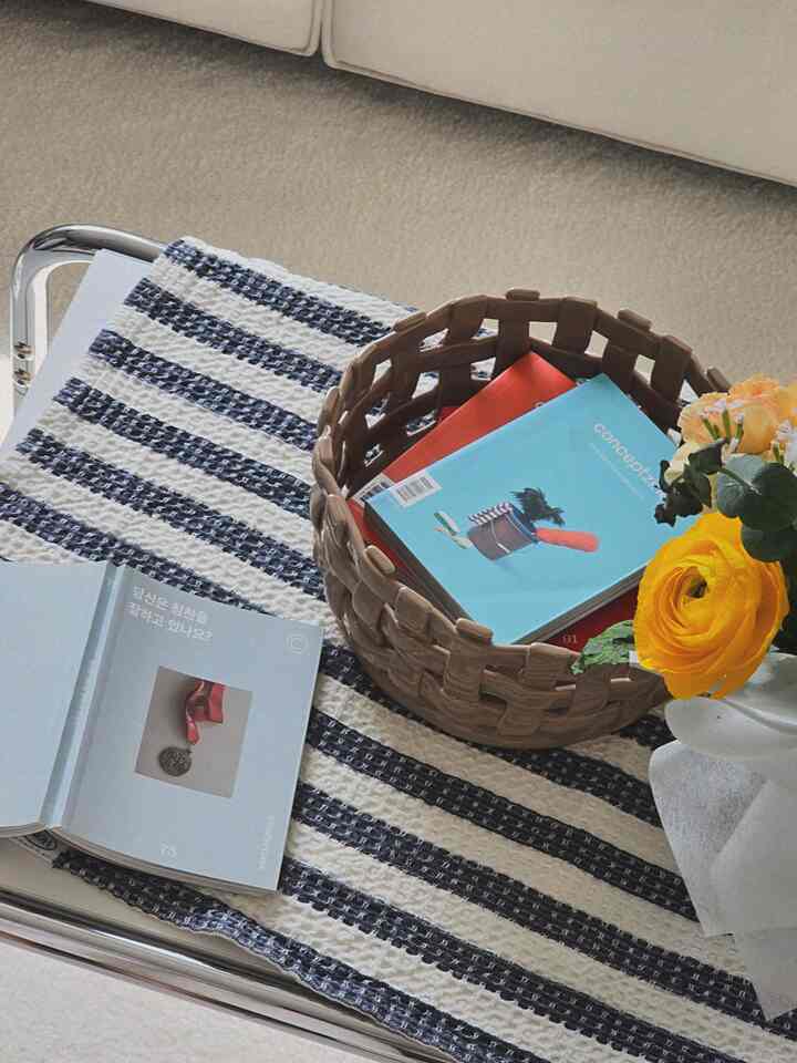 ＃コンスープ記録＃かわいいテム最高です 

モダンな雰囲気を作ってくれるアイテム！ 
カロセラミックバスケットシリーズ。 

本物のセラミックでひとつひとまとめたハンドメイド製品です。 
見るほど不思議ながらも、様々な大きさがある 
いろんな用途に使えましたよ。 

小さいサイズは化粧台で 
大きなサイズはリビングルームに置いておやつを入れたり 
本を置いて取り出して読みます。 

カロセラミックはカサミアで会うことができます。 


🏷 カロセラミックバスケット3種 


＃カサミア＃カロセラミック＃セラミックバスケット＃バスケット 
#インテリアアクセサリー #cadamia #homedeco 
#carreaux #backetseries #インテリアアクセサリー 