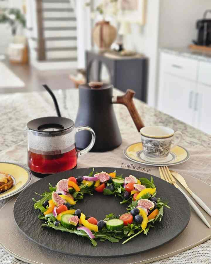 For salad lovers❤️
#homecafe #HomeBrunch #plating #salad #teapot #platingshot #Villeroyandboch 