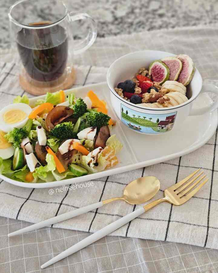 Healthy home brunch❤️
#Villeroyandboch #sandwichtray #salad #Homecook #homecafe #brunchplate #plating #plate #healthyfood 