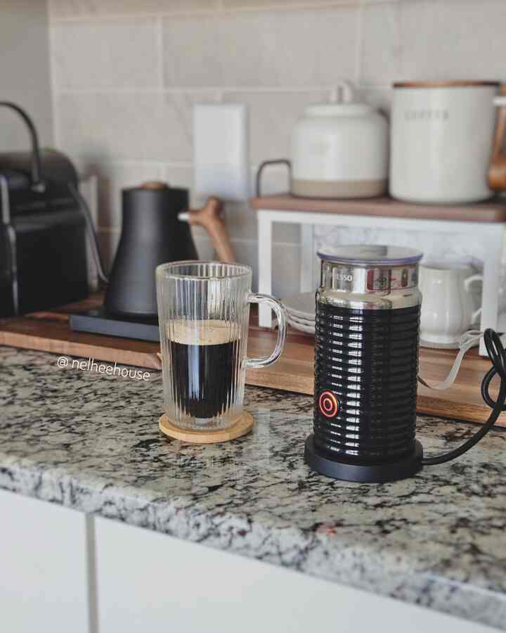 Home Cafe ☕️
#homecafe #Homecafegram #NespressoCoffeeMachine #Nespresso #coffeemachine #coffeestation #kitchendecoration #neutralhome #modernkitchen 
