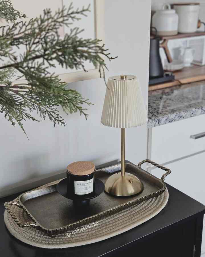 Dining room cabinet styling ideas🤍
#kitchenstyling #cabinetstyling #cabinet #lamp #candle #tray #neutralhome