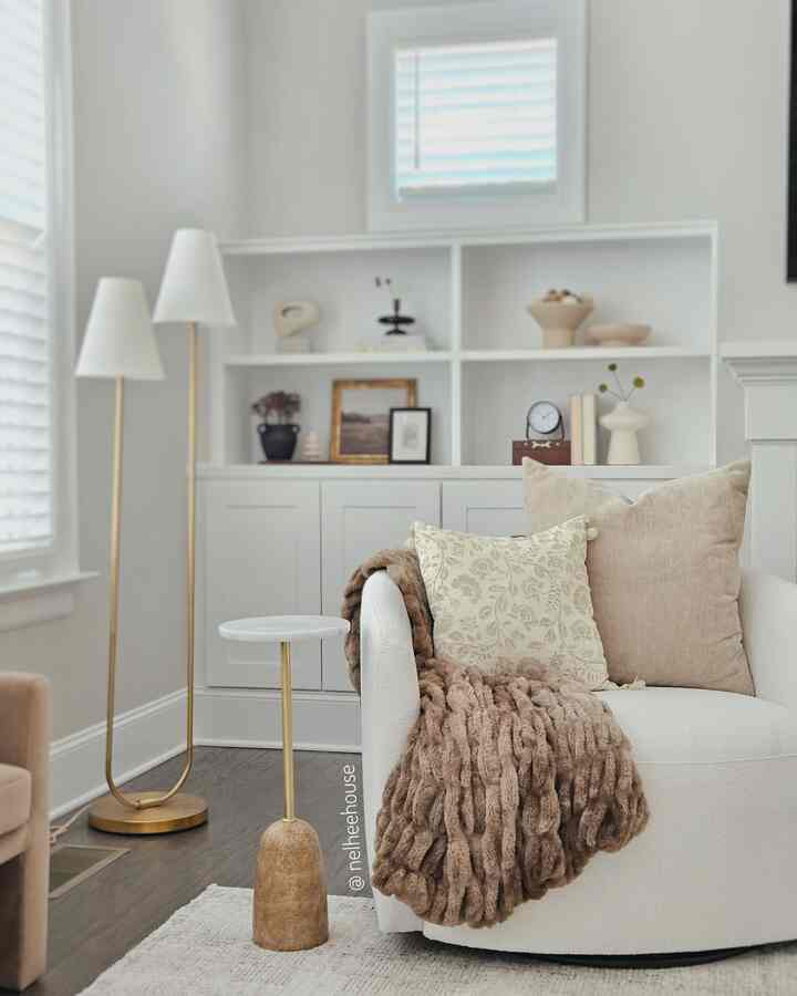 Cozy living room🤍
#livingroom #oversizedchair #livingroominterior #floorlamp #neutralhome #beigeinterior #cozyroom #homedecor 