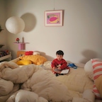 자기직전 찰칵❤️ 잘자 굿나잇 우리아기! 
정리정돈 안된 상태이지만 뭐 그래도 예쁘...

#침실인테리어  #아기랑자는방 #아이침대 #아기침대 
#패밀리침대 #패밀리침대추천 #아기방인테리어 #패밀리침대프레임 #아기랑사는집 #아이방꾸미기 #아기침실 #아기방소품 