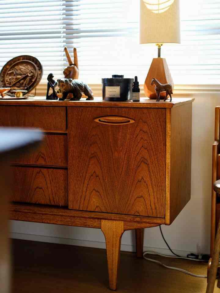 木目が美しいイギリスヴィンテージ🇬🇧
#jentique #サイドボード