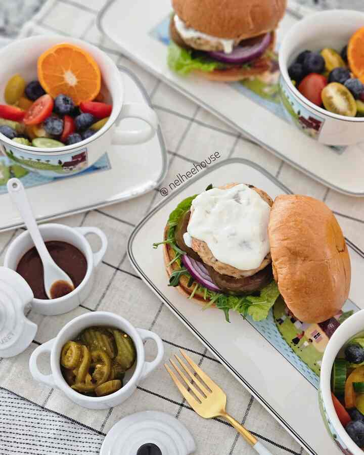 Shrimp Burger
#Homecook #dinnerware #VilleroyBoch #plating #platingshot #burger #cooking 