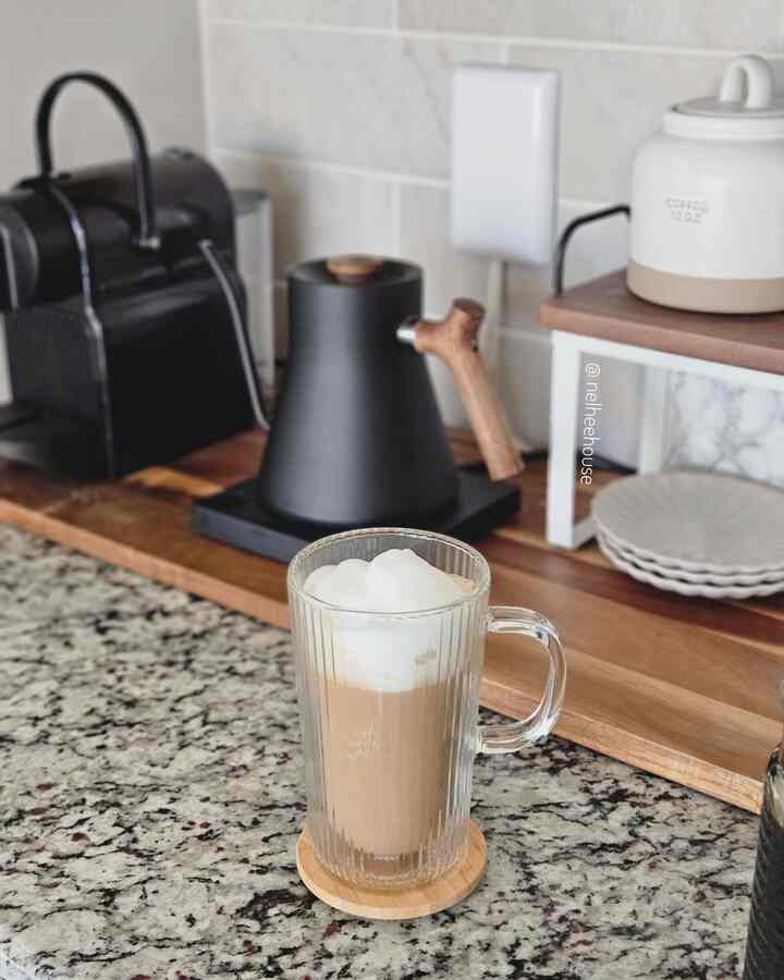 Coffee time ☕️
#Homecafegram #homecafe #coffeecup #latte #Nespresso #Espressomachine #coffeetime #modernkitchen #minimalistkitchen 
