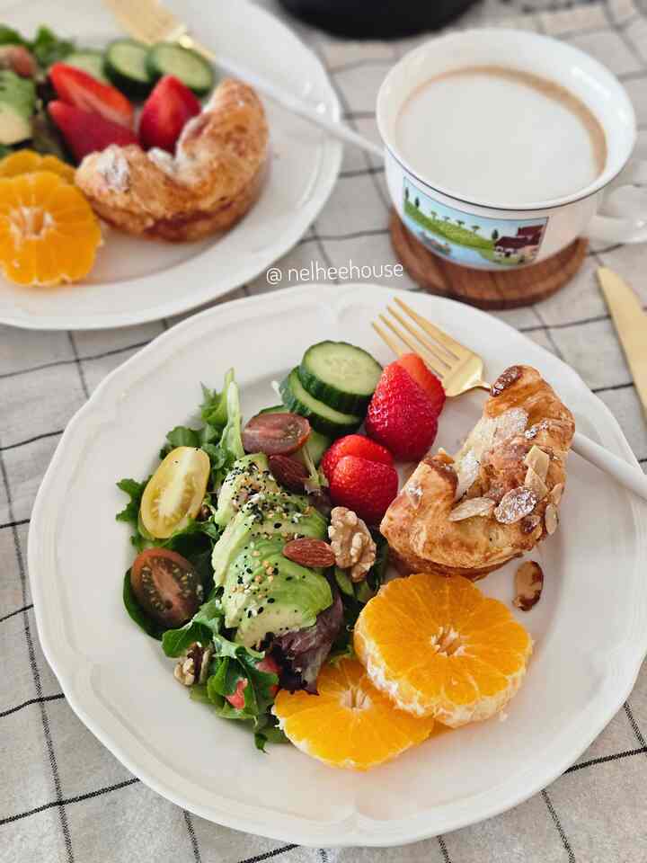 Home Brunch❤️
#plating #platingshot #plate #dinnerware #villeroyandboch #homebrunch #brunch #brunchplate #homecafe #Homecafegram 