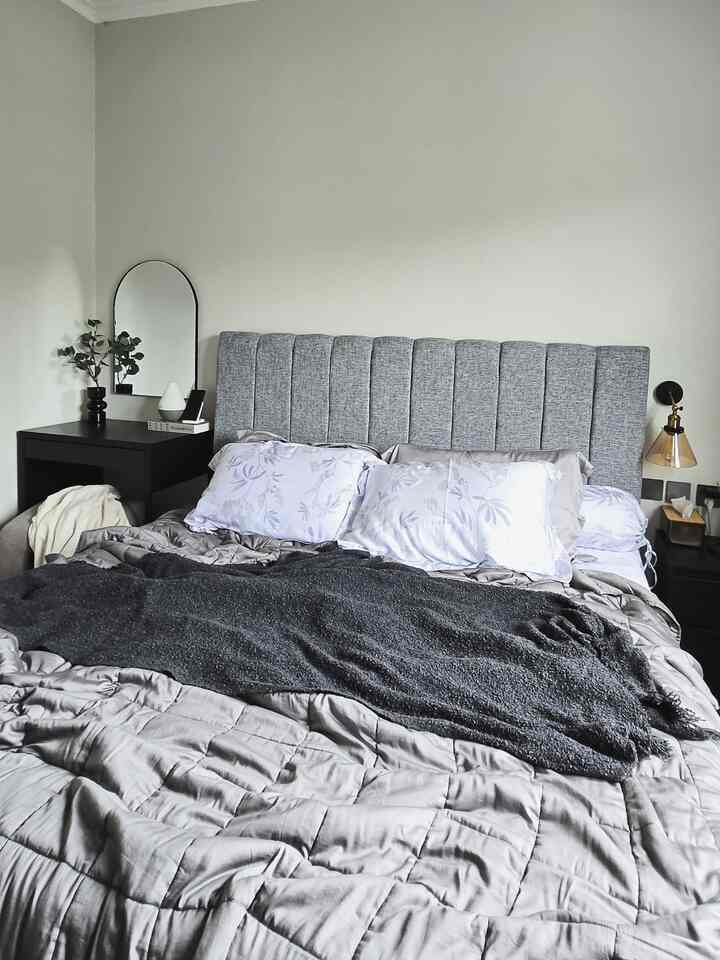 This is my ninja way to make a comfortable bedroom even though the space is very limited:

✨️ Layering blankets with throw blankets
✨️ Add small lights for a dim atmosphere
✨️ Invest in comfortable bedding sheets and pillows
✨️ Simple decorations so they don't collect dust
✨️ Choosing colors that are not too bright so as not to give excessive stimulation to the eyes and brain, so you can be more relaxed

#ThrowBlanket #Bedsidelamp
#BedroomStyling
#RoomInspiration
#ComfortableBedroom