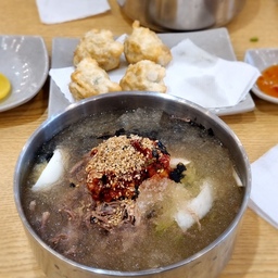 #내돈내산 #콘수프기록 #콘수프챌린지 #챌린지 #챌린지참여 
#챌린지기록 #기록 #기록챌린지 #기록하는삶 #소통 #소통해요 #소통환영 #맞팔 #맞팔환영 #맞팔해요 #5일차기록 #5일차
안녕하세요 !  
얼마전에 모밀이 너무 땡기는 바람에 맛집탐방 다녀왔어요 ~
냉모밀이랑 튀김만두인데 만두가 JMT!
장소 : 인천 남동구 구월로372번길 40 101,102호.  모밀지기