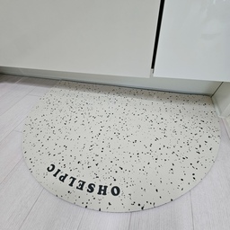 반원형의 주방매트
식세기 쓸때마다 
오른쪽 바닥에 매번 물이 떨어져 있더라구요 
틈틈히 서칭하다 샀는데
사이즈도 딱이고 너무 마음에 들어요🩷
#예쁜템최고야 #콘수프기록  #주방매트 #식기세척기
#규조토매트 #식기세척기12인용 #엘지식기세척기 
#20평대주방인테리어 #좁은주방정리 
