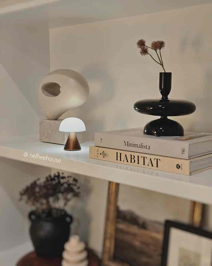 ruang tamu krem netral🤍
#ruangtamu #modern #midcentury #neutral #hmhome #bookshelf #cabinetstyling