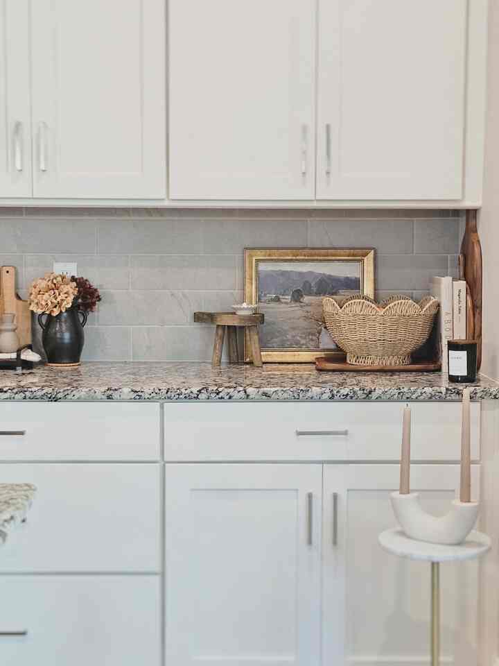 Kitchen counter styling ideas🤍
#cozy #kitcheninterior #kitchen #kitchendecoration #kitchencounter #modern #neutral #moody #japandi #kitchenstyling 