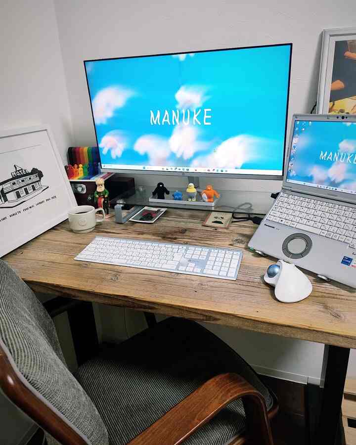 ワークスペース🖥️

テレワーク多めで一人で寂しいので、モニター下のトモダチとLEGOとロバに乗ったおじさんに救われています

配線ちゃんとしたい(叶わぬ夢)

レゴの上とか、めっちゃホコリ溜まってるやん
#ホコリもインテリア

#デスクツアー #デスクまわり #ワークスペース #仕事部屋 #デスクワーク #デスク環境 #デスクスペース #仕事部屋インテリア #ワークスペースインテリア #ワークスペースのある暮らし #レゴのある暮らし #レゴ #lego #legoのある暮らし