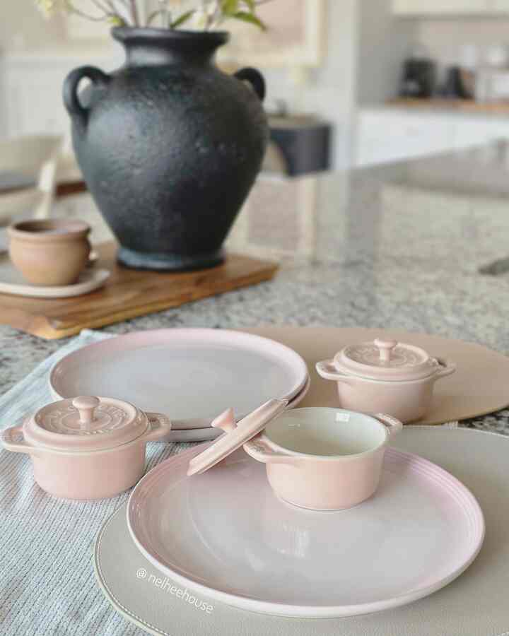 Le Creuset pink + Staub Pink combo = 🩷
#dinnerware #dinnerplate #plate #kitchen #diningroom