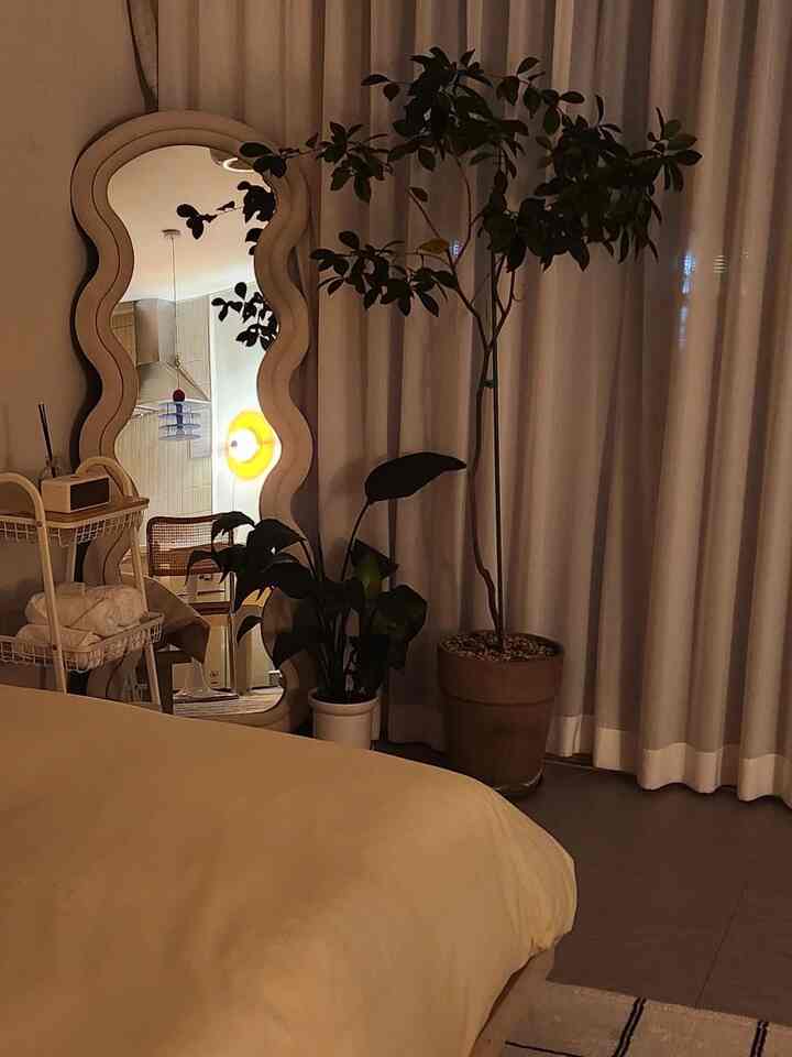 quiet moments—my kind of therapy 🛌

#bedroomsanctuary