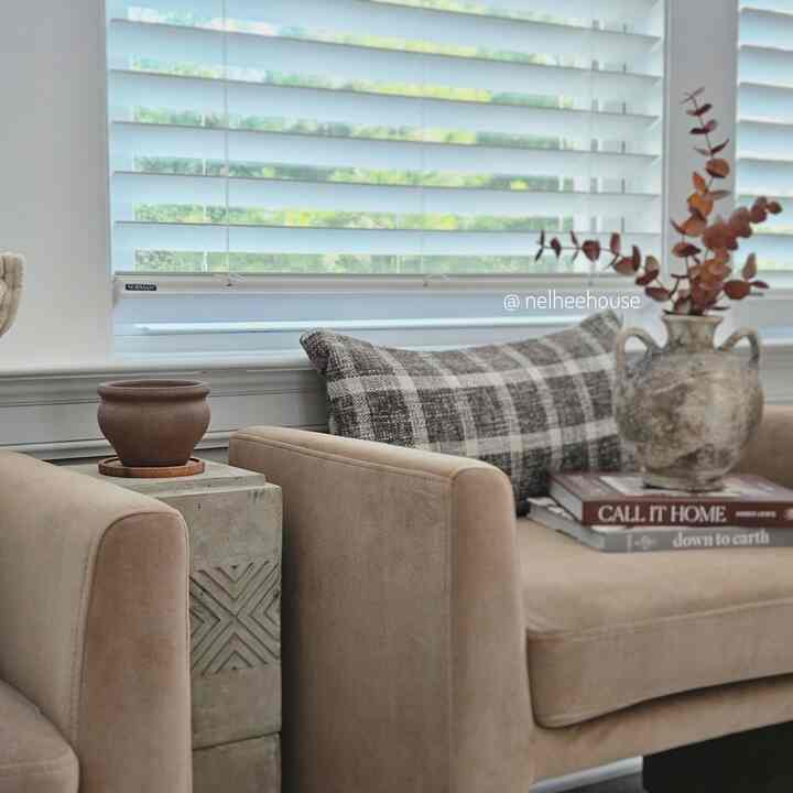 Versatile ottoman that can be used as extra seating🤍
#livingroom #ottoman #livingroominterior #beige #neutraldecor #cushion #vase #moody #livingroomdecoration 