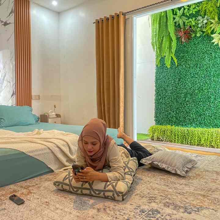 Selain ruang keluarga kamar juga menjadi tempat favorite aku,aku banyak menghabiskan waktu disini selain menjadi tempat tidur disini juga tempat aku nonto,kerja ngedit video dan mencari ide konten.


#KamartidurNyaman#kamartidurminimalis
#MomenDiRumah#InspirasiDekorasi#RuanganFavorit 