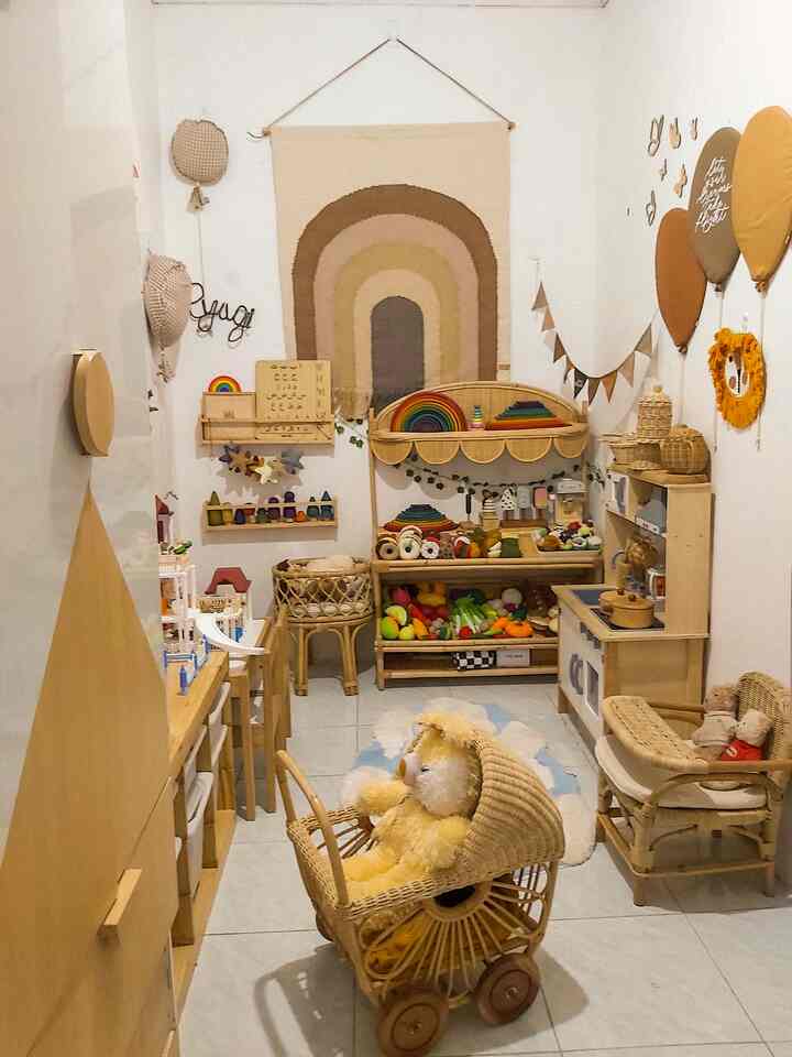 Rumah Ramah Anak 👶
Dari awal mulai mengisi rumah ini dan mendekor nya kami berupaya untuk menjadikan ryuto house sebagai rumah ramah anak. Mulai dari pemilihan furniture yang bebas dari sudut tajam dan runcing, bahan yang dipakai pun mempertimbangkan keamanan bersama. Ruang playroom di Ryuto house di buat senyaman mungkin untuk anak kami. Definisi natural bukan hanya tentang warna warna yang membosankan tapi bisa juga colorfull seperti ruangan ini. Pemilihan mainan berbahan dasar kayu dan rotan pada dasarnya menurut kami adalah pilihan yang tepat di rumah ini. Selain bahan nya yang long lasting dan lebih aman daripada mainan plastik, kami juga seleksi dalam membeli mainan yang sesuai dengan keamanan anak kami bermain. Banyak mainan kayu dan rotan yang di jual dengan harga yang menggiurkan tetapi belum tentu aman dari sudut sudut tajam.Kami juga berusaha mencari produksi mainan kayu yang memakai pewarna yang bebas dari bahan kimia beracun.
Mainan mainan kecil yang mudah tertelan biasanya di simpan di tempat aman atau tempat yang tinggi agar tidak mudah di jangkau anak, jikapun digunakan bermain, anak dalam pengawasan orang tua. Penambahan rak mainan merupakan kunci kerapian di playroom ini, karna anak belajar membereskan mainan berdasarkan jenis mainan di box masing masing. 

#Rumahramahanak #materialramahanak #childfriendlyhome #walldecor #woodentoys #rattantoys #playroomanak #kamaranak
