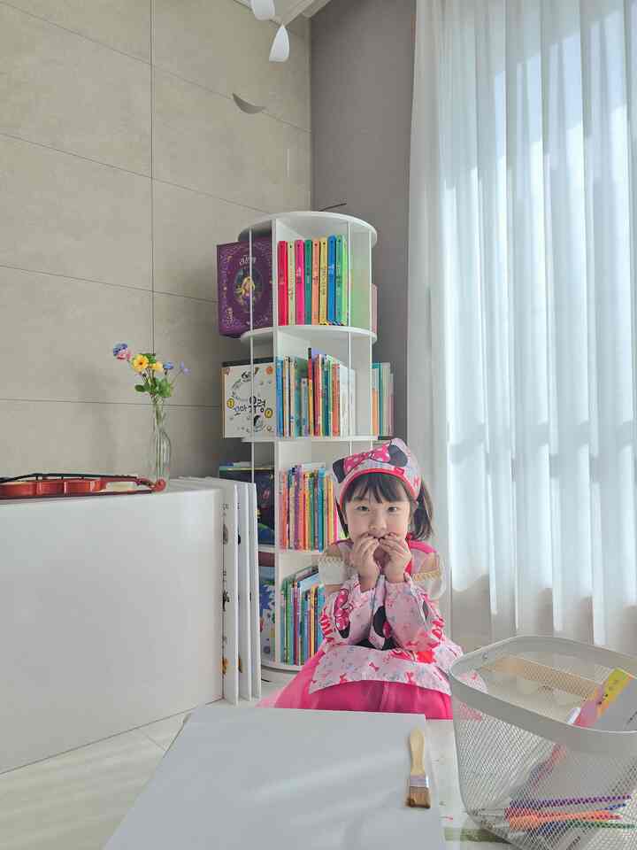 ＃週末に何をするか＃ママ表アート＃ハウスコックプレイ

最近ふわふわの美術
ダイソーで筆、絵、キャンバスなど購入しました🎨🖌

朝にルーチンを終えた後、子供に絵を描くとどうですか？
子供と何を描くのか悩んでいる間に城を描いてほしいという言葉に
描き始めましたが…それなりに夕焼けと海を表現して城も描いてみました。

いざ、見たら物足りなさは残るけど娘はとても好きだったんですよ🖼
今週末は娘の誕生日だから誕生日ホームパーティーもして絵も描いたらどうだろうか

家で絵を描くのはどうでしょう🖼🎨🖌

＃ホームスクーリング＃家庭保育園＃子供と一緒に家＃ママ表アートプレイ




