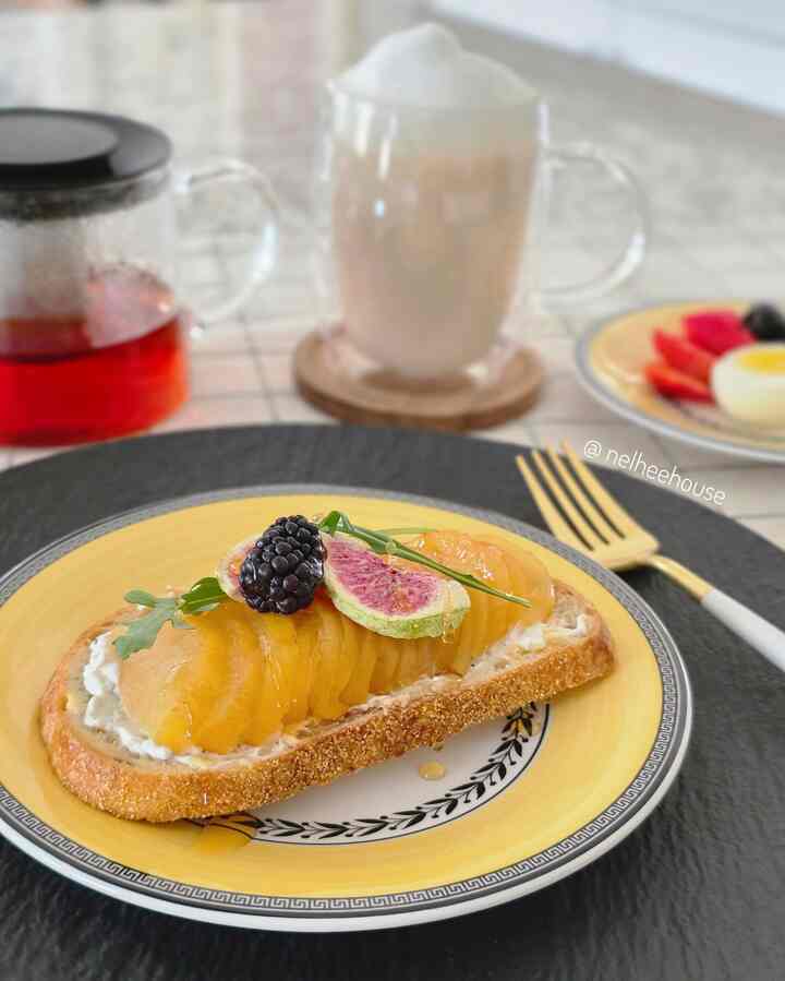 Yellow & black combo 💛🖤
#platingshot #plating #sandwich #healthyfood #kitchen #diningspace 

