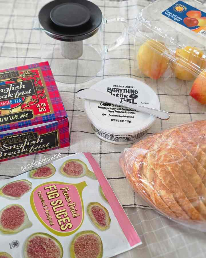 Making lemon plum sandwich 🥪
All ingredients from Trader Joe's 😘 

#sandwich #diningspace #plating #cooking #kitchen #healthyfood 
